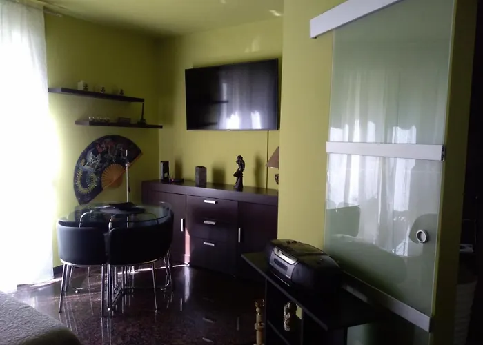 Luxury Kyara Centre Netflix Split